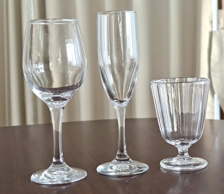 セリアのダイソーが机の上に置いてある