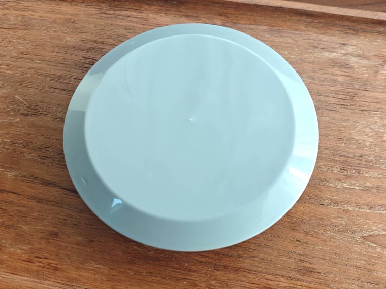 排水口カバースタンドタイプが机の上に置いてある