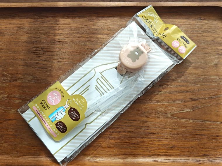 キャップストローが机の上に置いてある