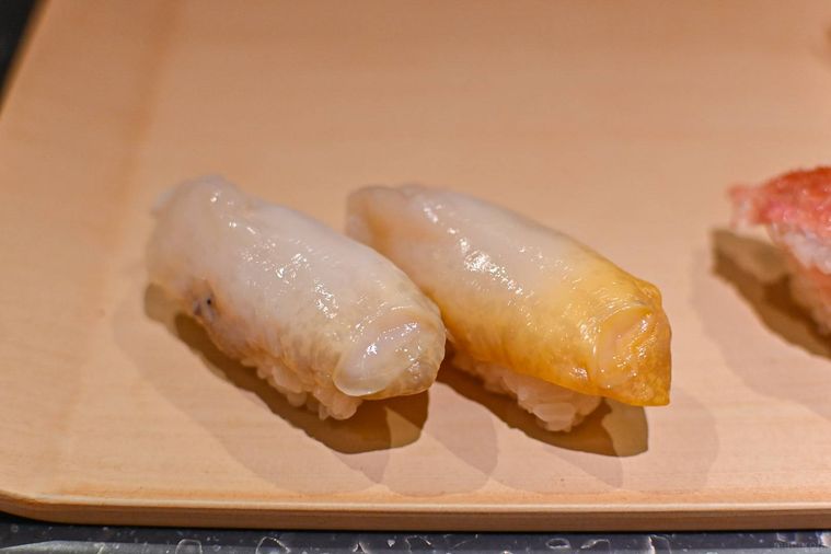 貝の寿司のアップ