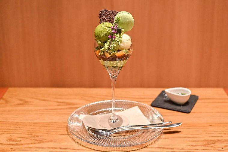 抹茶パフェを正面から