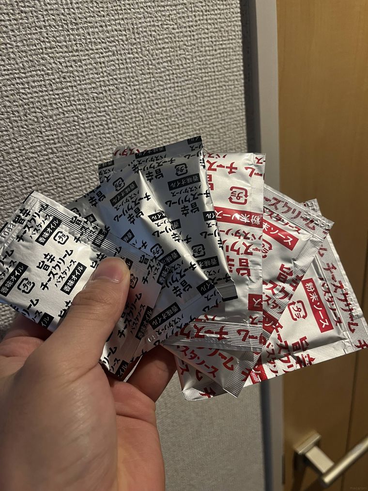 旨辛チーズクリームパスタソースの香味油と粉末ソース3食分