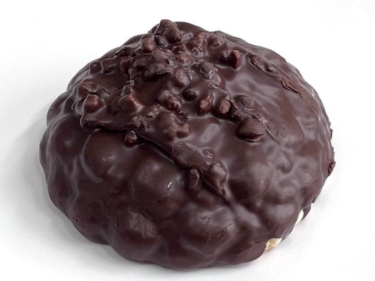 ブラックサンダー メロンパンを皿に出した様子