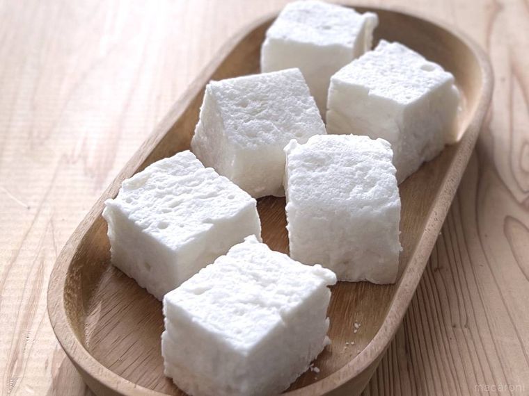 木の皿に盛られたハニー生マシュマロ