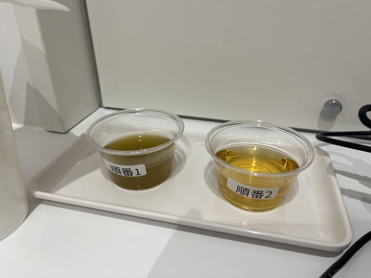 2つのドリンクが並んでいる