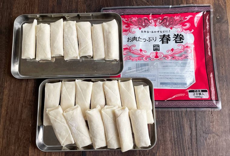 トレーに取り出したお肉たっぷり春巻の中身