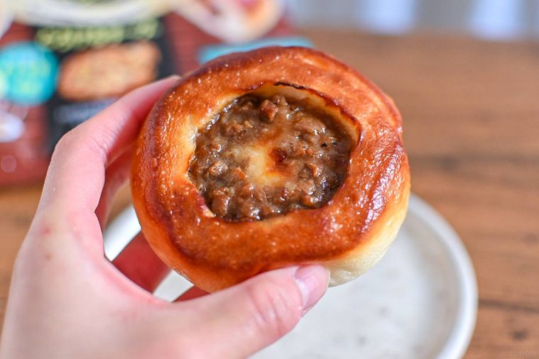 パンを持っているところ