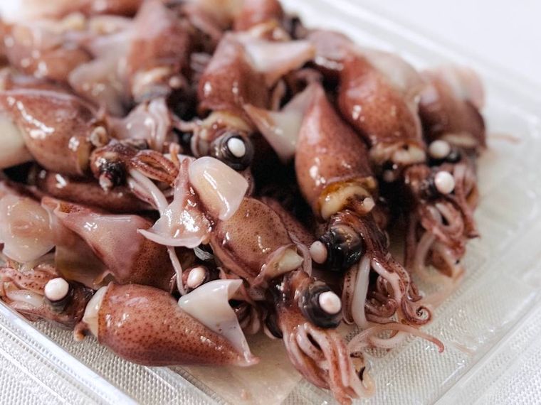 パックに入ったボイルほたるいか