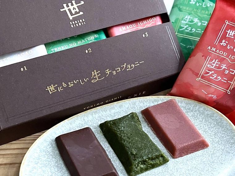 世にもおいしい生チョコブラウニーのパッケージと中身