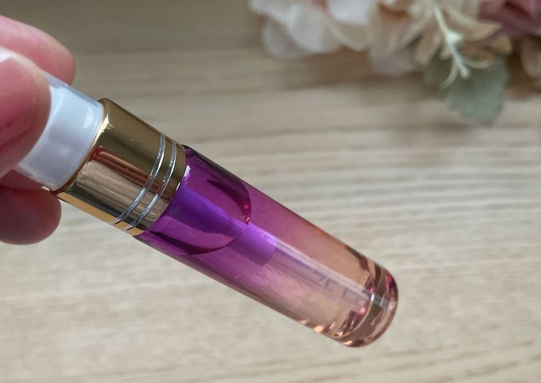 中身を8分目まで入れたアトマイザー