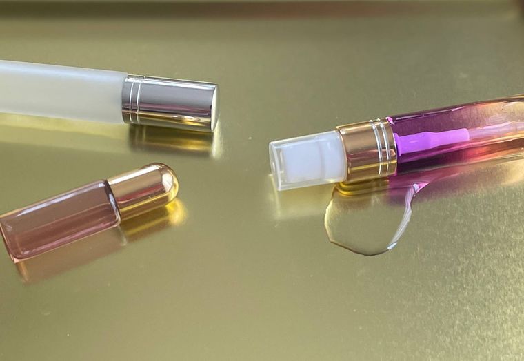 アトマイザーから香水が漏れたときのイメージ