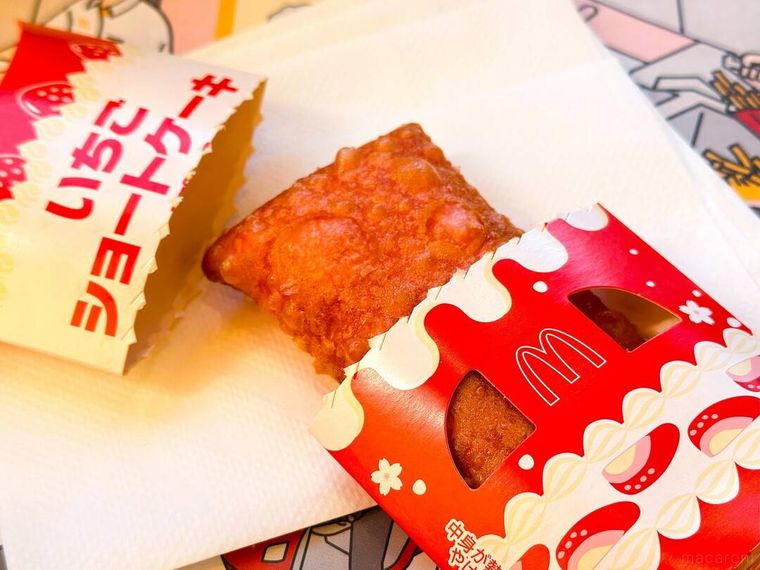 パッケージから取り出したマクドナルドのいちごショートケーキパイ