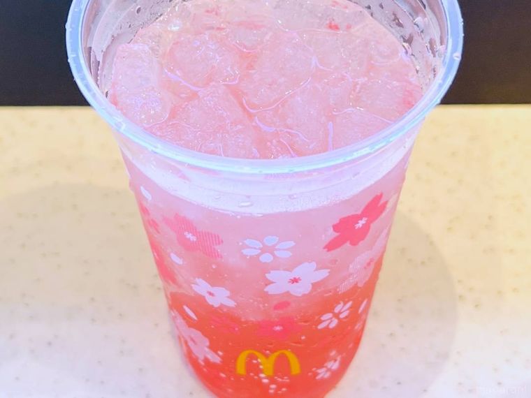 マクドナルドのマックフィズ とちおとめ白桃