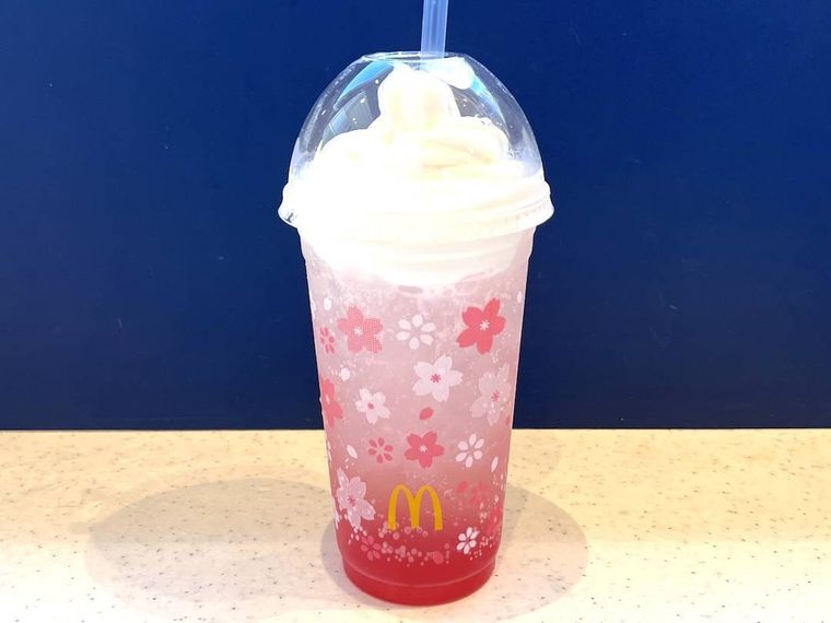 マクドナルドのマックフロート とちおとめ白桃