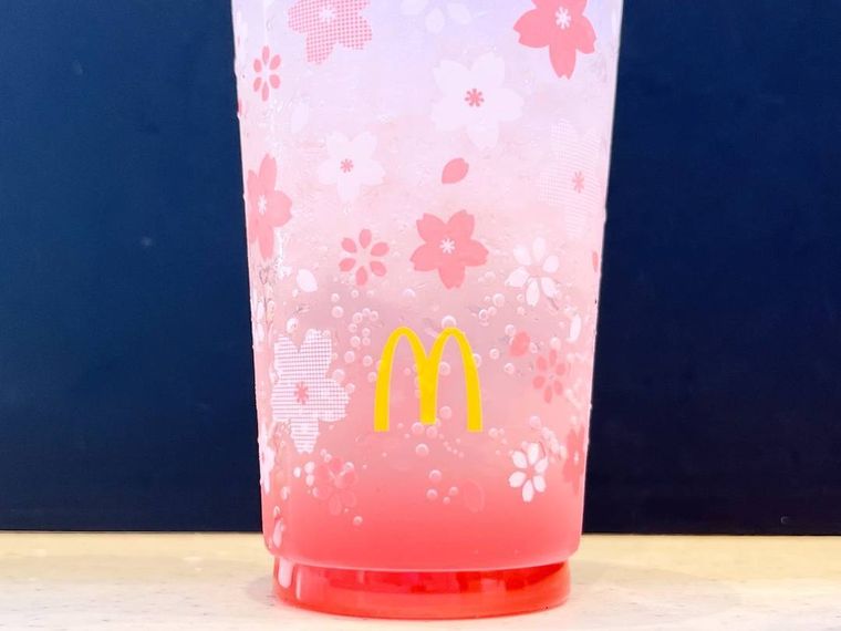 マクドナルドのマックフィズ とちおとめ白桃