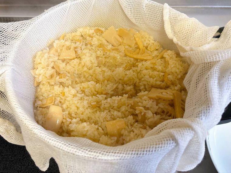 たけのこおこわを広げた様子