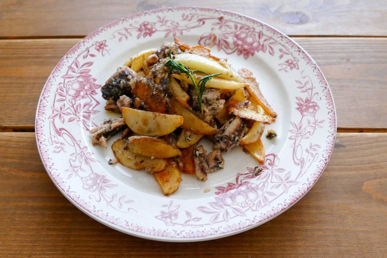 オイルサーディンとじゃがいもの炒め物