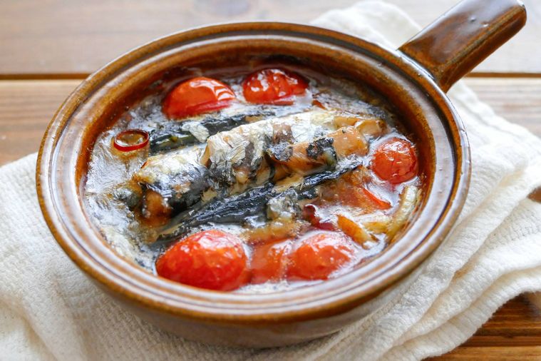 オイルサーディンとミニトマトのアヒージョ