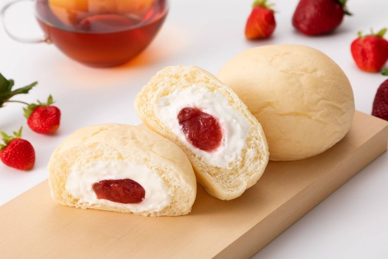 八天堂冷やして食べる 白いくりーむパン 福岡あまおういちごのイメージ