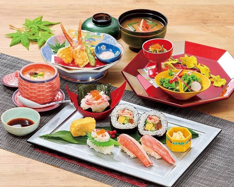 2. 甲羅本店のかに身をお寿司でたっぷりと堪能できる特選御膳