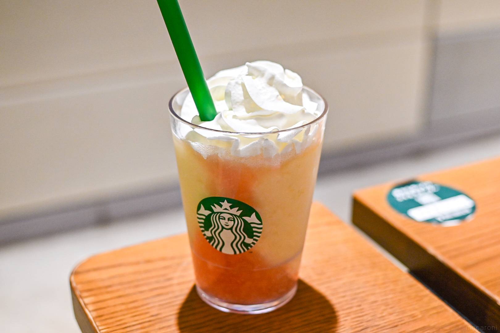 ジューシーすぎる完熟白桃。スタバのカスタマイズフラペチーノ®の果肉