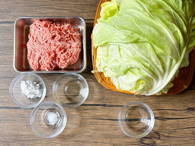春キャベツとひき肉の重ね蒸しの材料