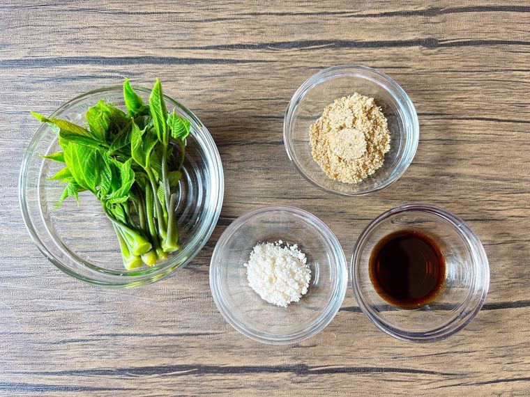 コシアブラのごま和えの材料