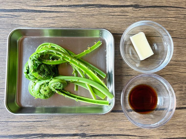 こごみのバター醤油炒めの材料