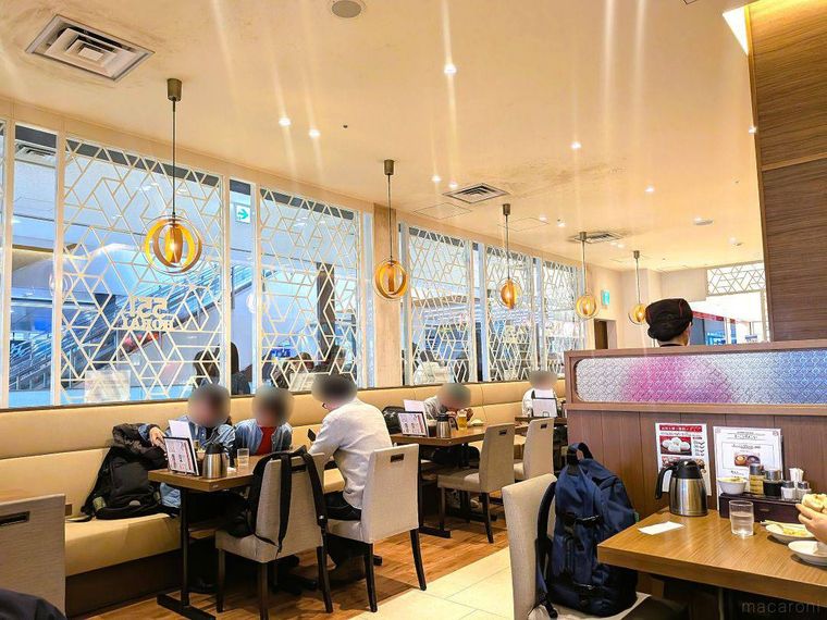 551蓬莱 大阪空港南ターミナル店の店内