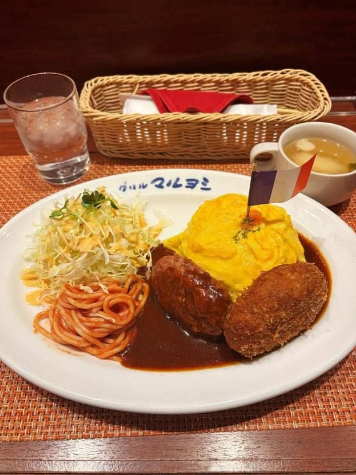 白いお皿に盛られた大人のお子様ランチ