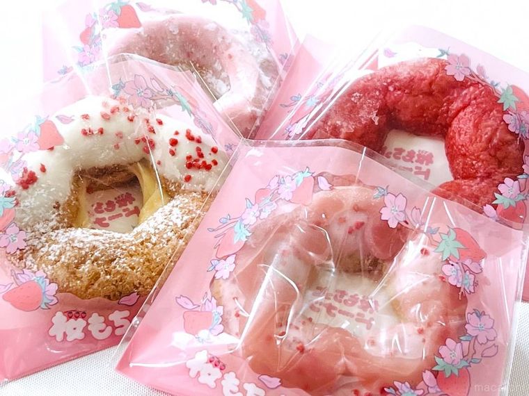 桜もちっとドーナツ4種類を並べた様子