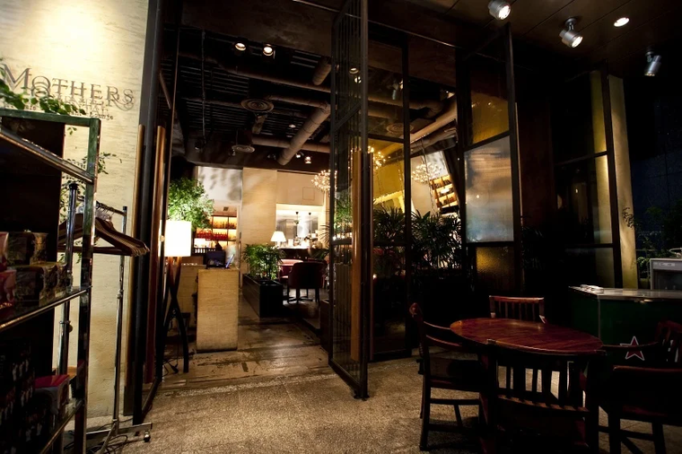 マザーズ オリエンタル 立川の入り口