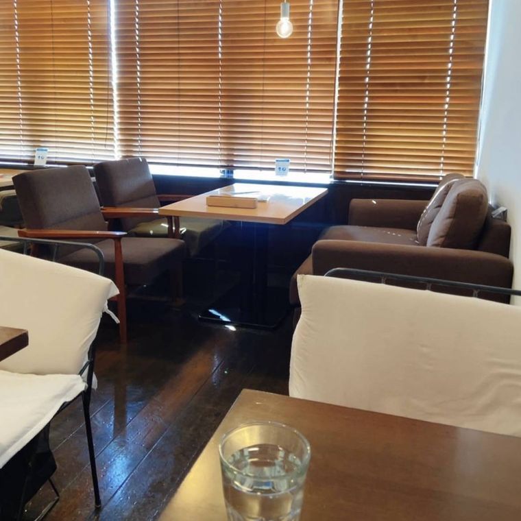 和カフェユソーシ 町田のソファーテーブル席
