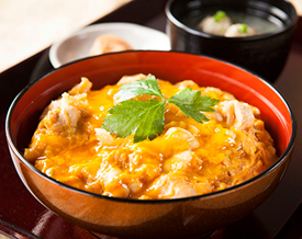 三つ葉がのった親子丼