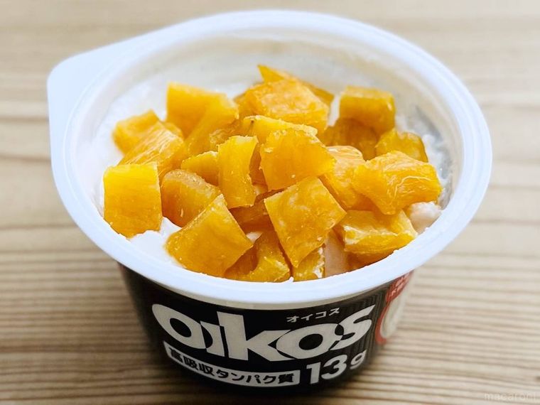 オイコスに干し芋を入れた様子