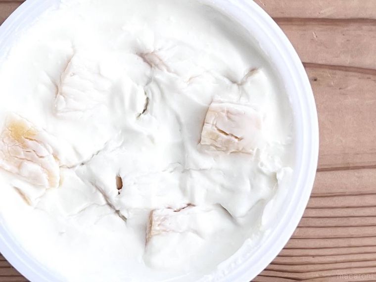 干し芋を入れてひと晩寝かせたオイコス