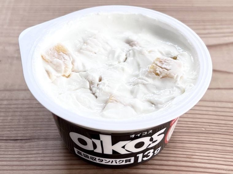 オイコスに干し芋を入れてひと晩寝かせた様子