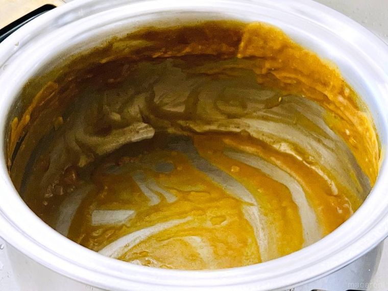 カレーがこびりついた鍋