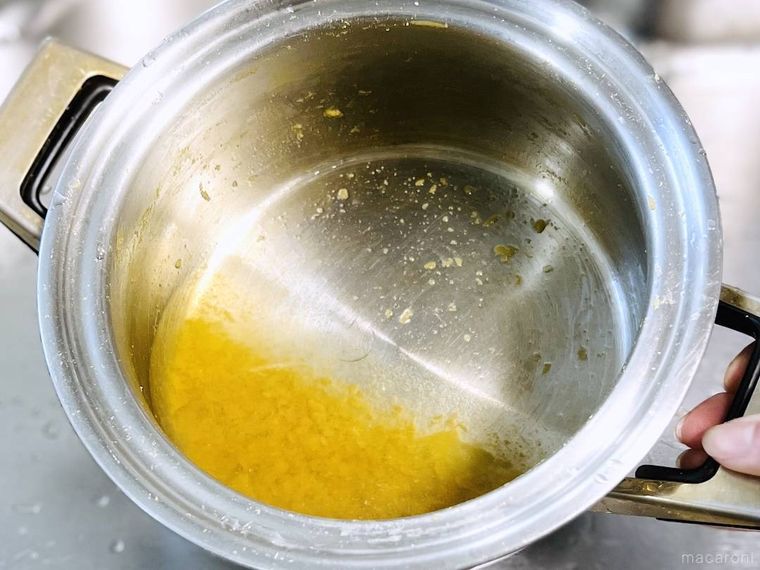 鍋にこびりついたカレーが剥がれた様子