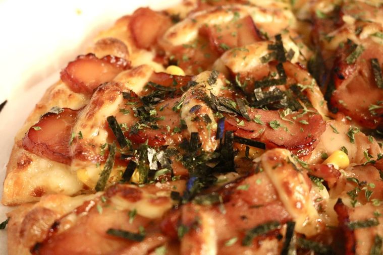 海苔をのせたピザ