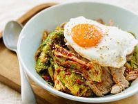 話題の韓国ごはんポムドンビビンバをいつもの白菜で再現。身近な材料で作るレシピ