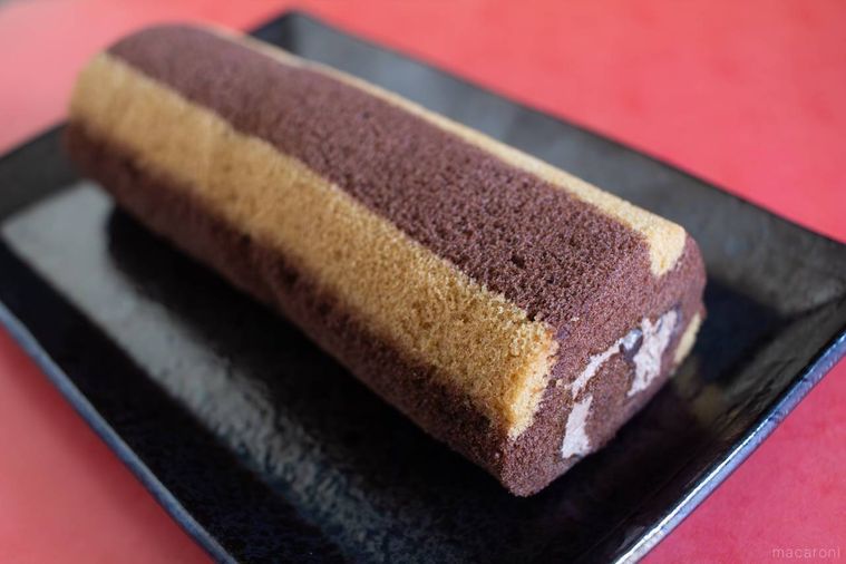 ファミリーマート島トレ 丸太チョコロールケーキ