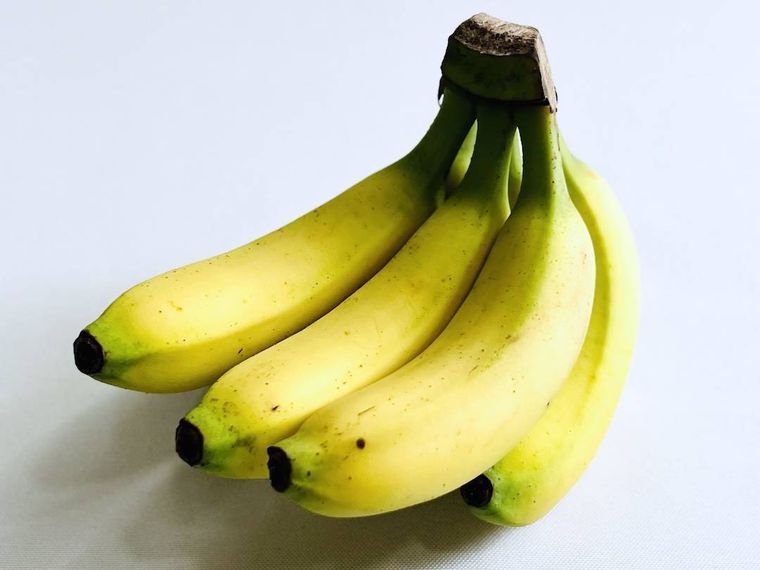 青みがかったバナナ