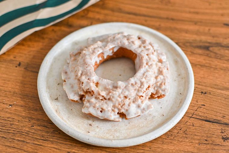 お皿にのったドーナツ