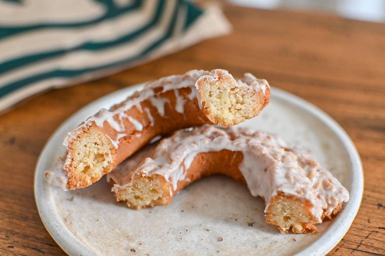 お皿にのったドーナツ