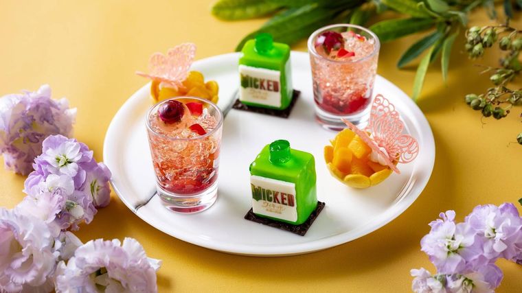 オレンジマンゴータルトベリーとローズのヴェリーヌフロマージュのイメージ