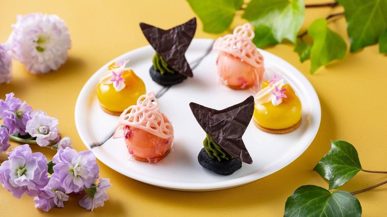 抹茶モンブランストロベリームースマンゴームースのイメージ