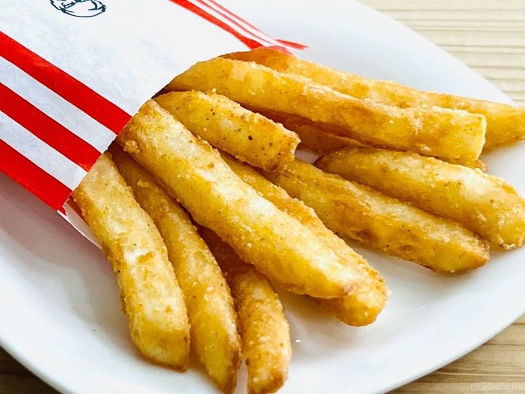 カーネルクランチポテトを皿に出した様子