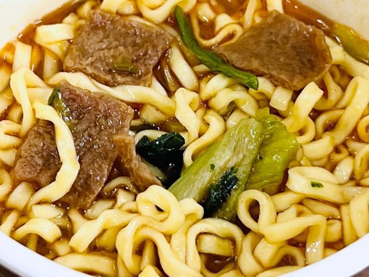 明星 麻膳堂監修 麻辣牛だし麺の完成画像