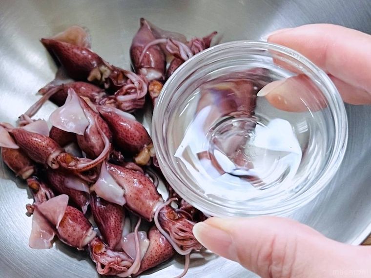 ボイルほたるいかと料理酒